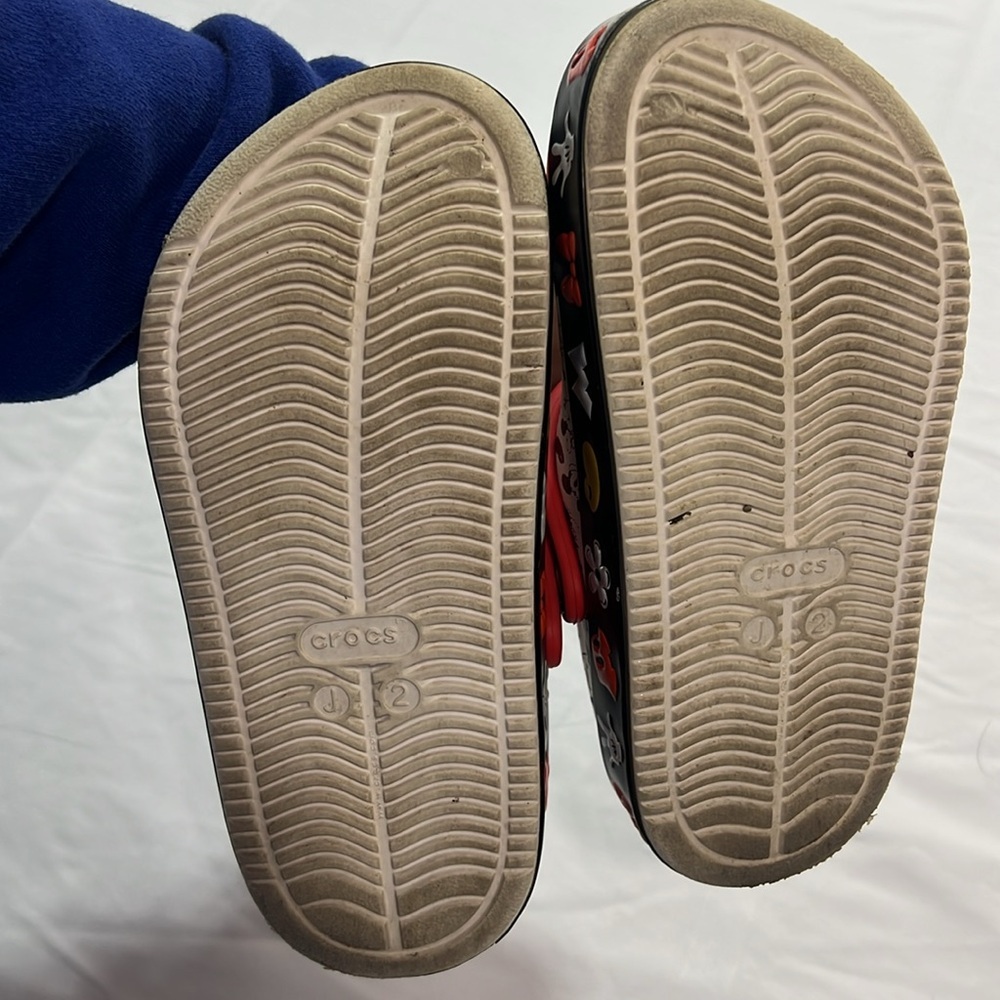 Mickey and Minnie crocs size J2 - Picture 3 of 3